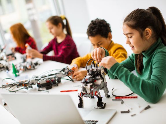  Students and robots